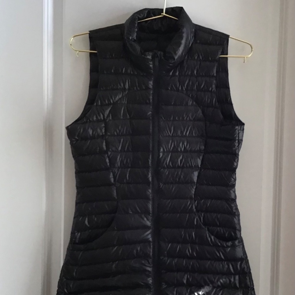 Lululemon Pack It Down Vest size 2 - Picture 2 of 6